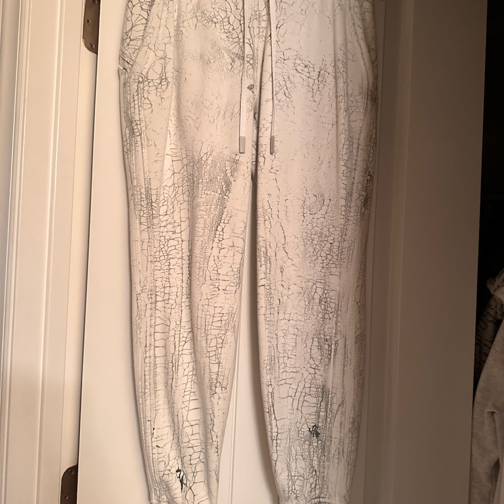 Lululemon Scuba Joggers size 6